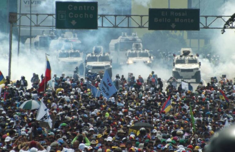 Supuesta victoria de Maduro desencadena protestas y muertes