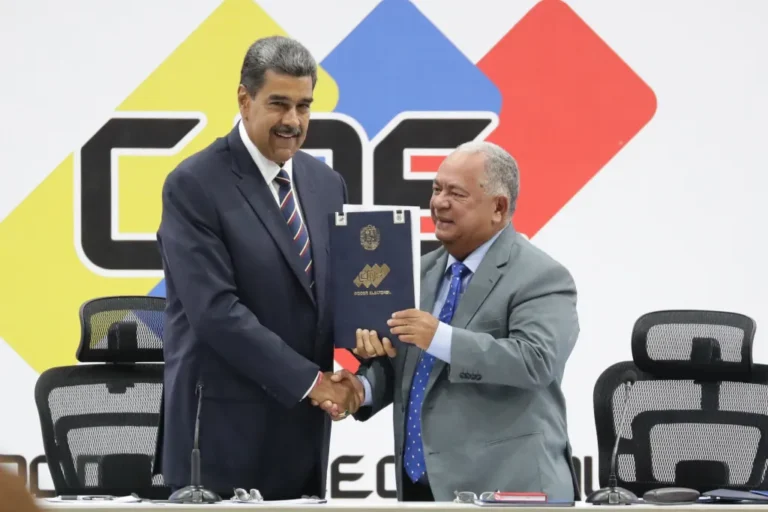 EE.UU. advierte a Maduro de más acciones contra Venezuela si no publica las actas