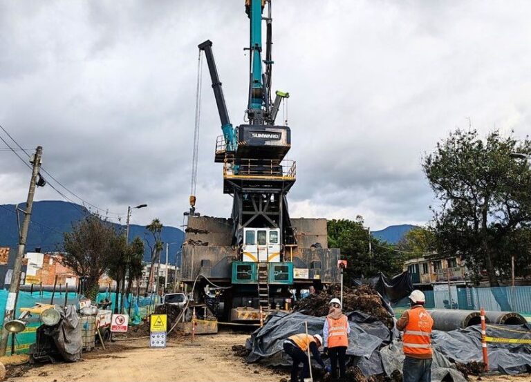 Cierre de cruce peatonal en la avenida Caracas: Impacto de las obras del metro en Bogotá.