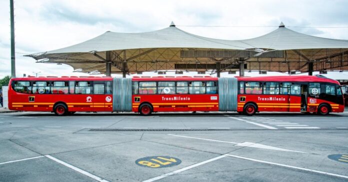 En medio de una aglomeración, hombre resulta con tres costillas rotas en Transmilenio