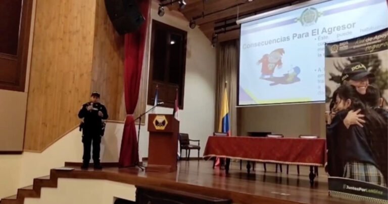 Nuevo Plan de la Policía contra la violencia Escolar en Bogotá: Estrategia ‘Escuela de Padres’