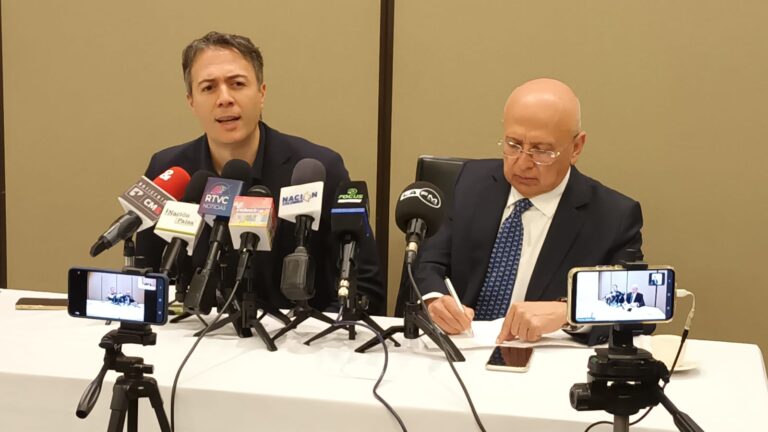 Daniel Quintero y Eduardo Montealegre en rueda de prensa