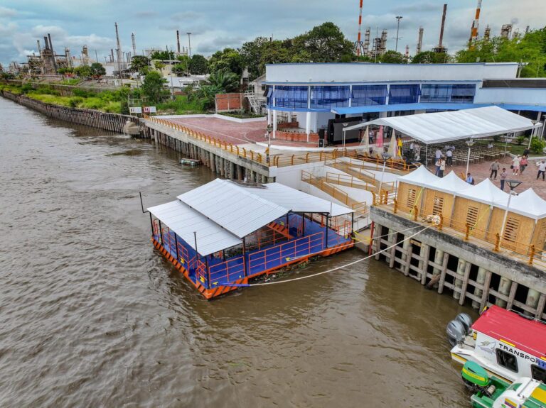 Cotecmar ; entrega embarcaderos fluviales a Cormagdalena