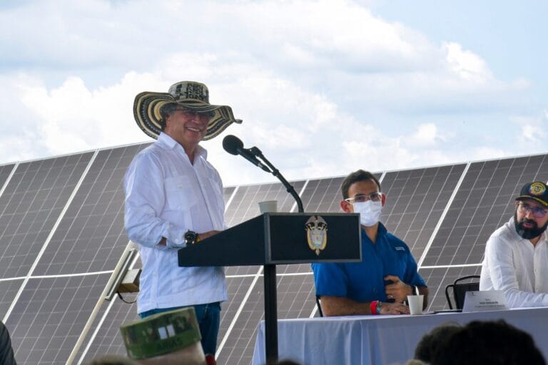 Petro inaugura el parque solar La Unión