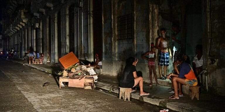 Cuba sin luz, alimentos se pudren y la población protesta