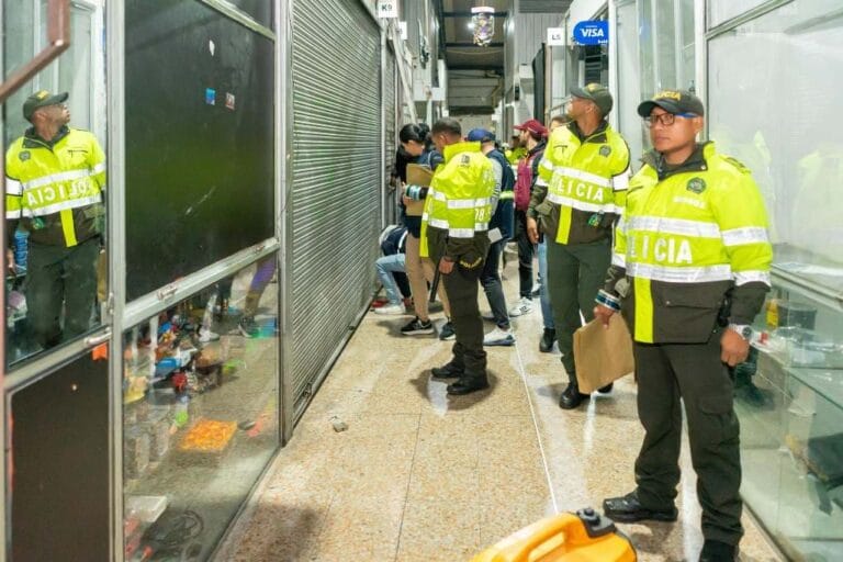 Alcalde Galán lidera operativo de seguridad en bodegas de Bogotá