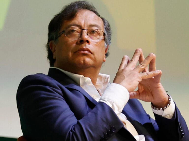 El presidente Gustavo Petro, decreta la emergencia economica en Colombia