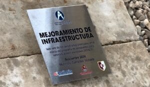 Placa "Mejoramiento de infraestructura"