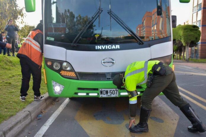 Ojo transportadores escolares: Supertransporte fija requisitos