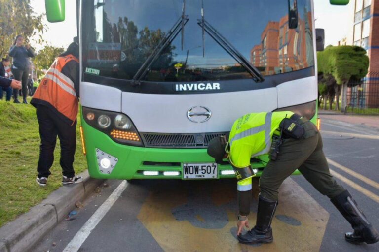 Ojo transportadores escolares: Supertransporte fija requisitos