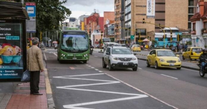 Foto Alcaldía de Bogotá - inician-multas-por-mal-parqueo-o-bloqueo-en-el-carril-preferencial-de-la-septima-1-1