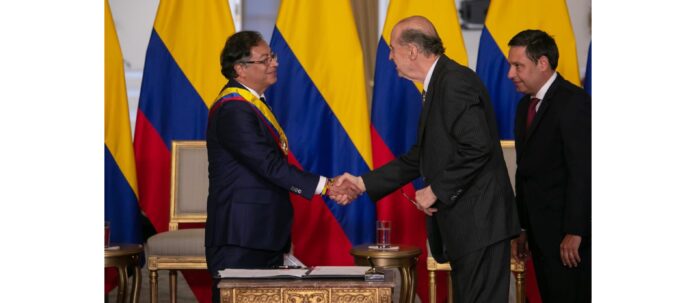 Foto Posesión Canciller Alvaro Leyva - Imagen de la Cancillería de Colombia