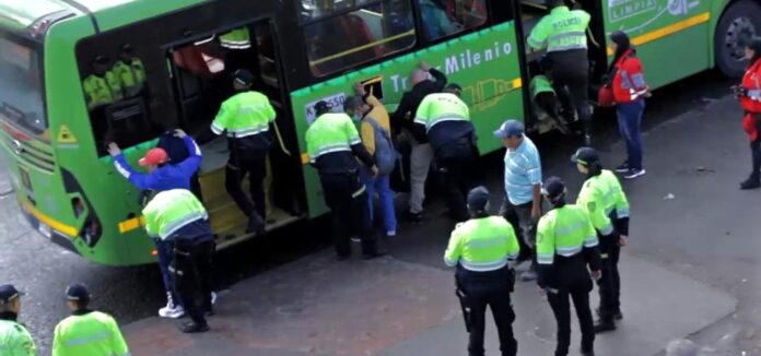 Policía Secretaría de Seguridad -Policía Metropolitana plan de control para prevenir hurtos y otros delitos en buses del SITP