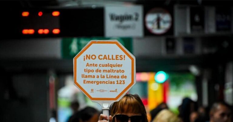 Alcaldia-de-Bogota-boton-de-panico-mujeres-alertaran-si-son-victimas-de-acoso-en-transmilenio.jpg