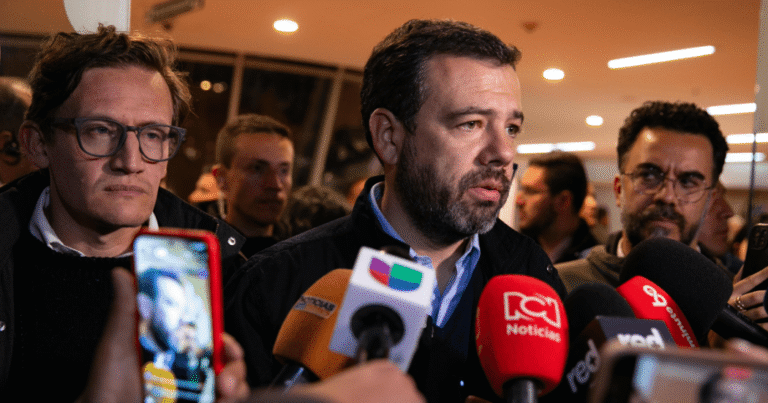 Imagen Alcaldía de Bogotá - tras-atentado-contra-miguel-uribe-se-realizo-consejo-de-seguridad. Reunión Galan - Petro