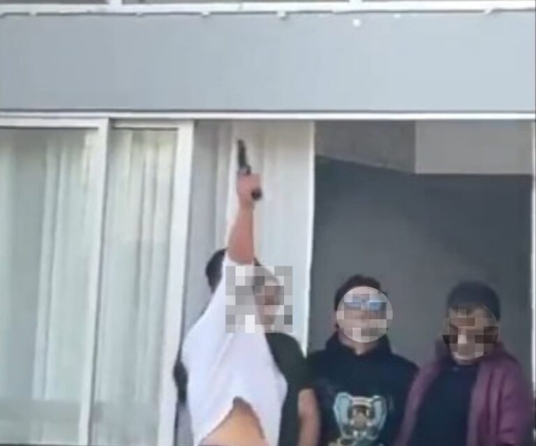 Mujer dispara al aire desde un balcón en Mazurén, Bogotá