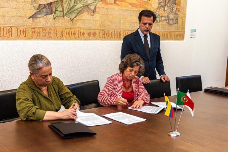 Colombia producirá libretas para pasaportes y etiquetas de visa por primera vez