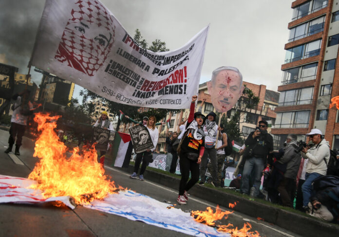 manifestantes-gestores-medellin-protesta.jpg