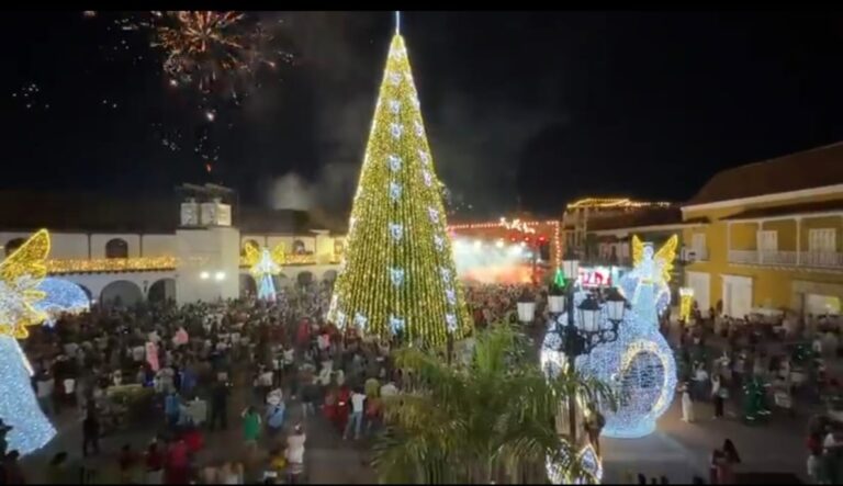 Encendido de Navidad ilumina Cartagena 2025