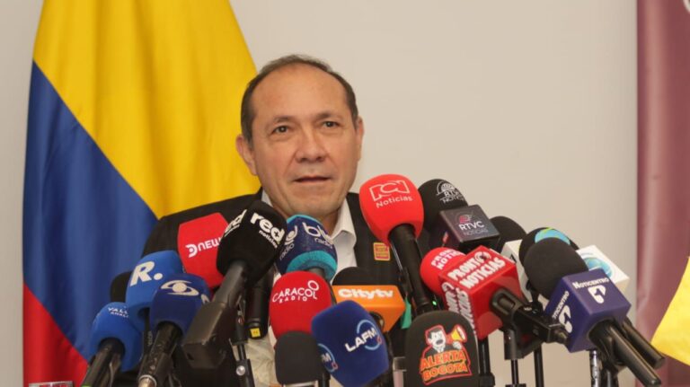 Salario mínimo: Trabajadores proponen 16% y empresarios 7,21%