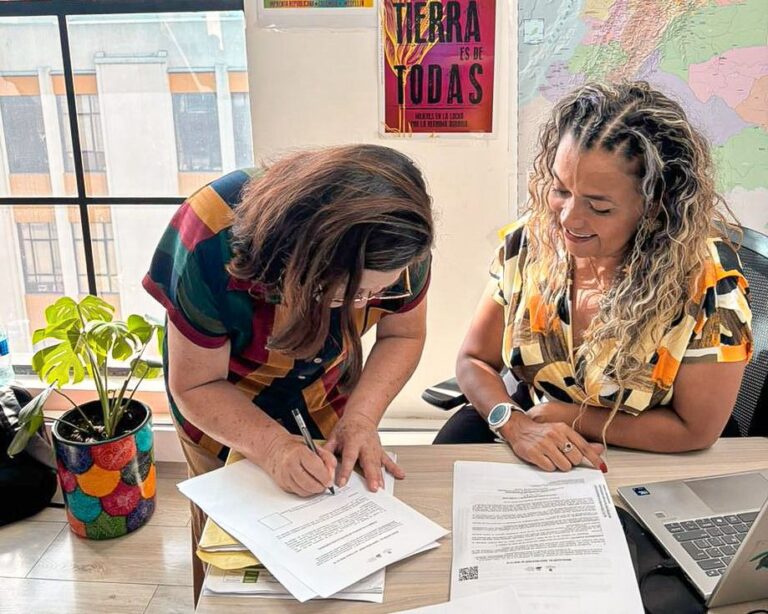 Entregan predios del Ubérrimo a familias campesinas