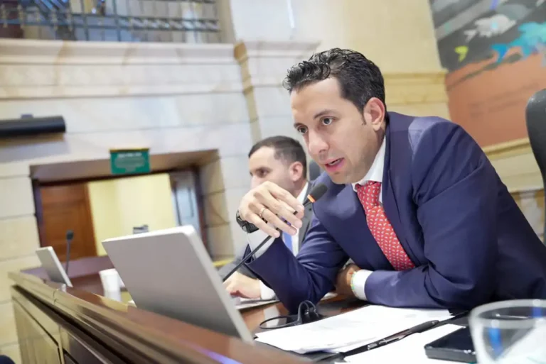 Presidente de la Cámara, Julián López renuncia al Partido de la U