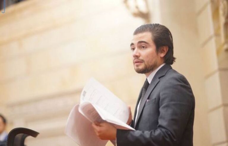 Editorial: Santiago Osorio, el congresista que firma, pero no vota