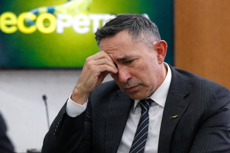 La Fiscalía imputó cargos a Ricardo Roa, presidente de Ecopetrol, por presunto tráfico de influencias