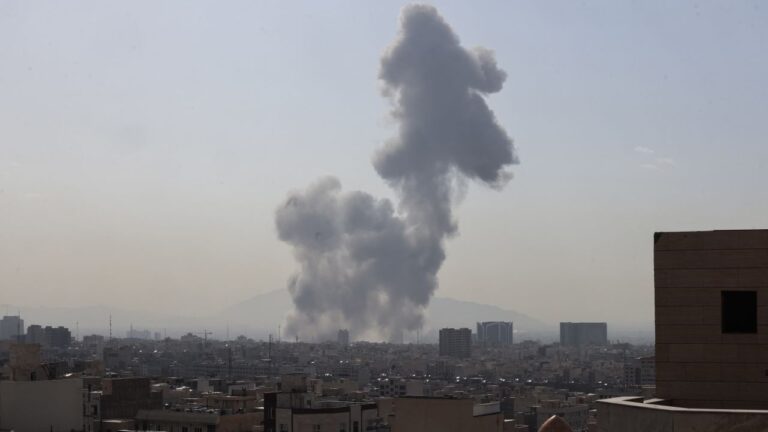 Irán lanza un masivo bombardeo contra Israel utilizando misiles de nueva generación