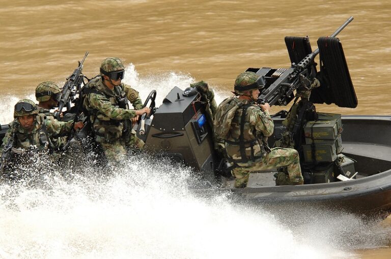 El Tribunal Militar ratificó la condena contra dos exinfantes de marina que hurtaron gasolina