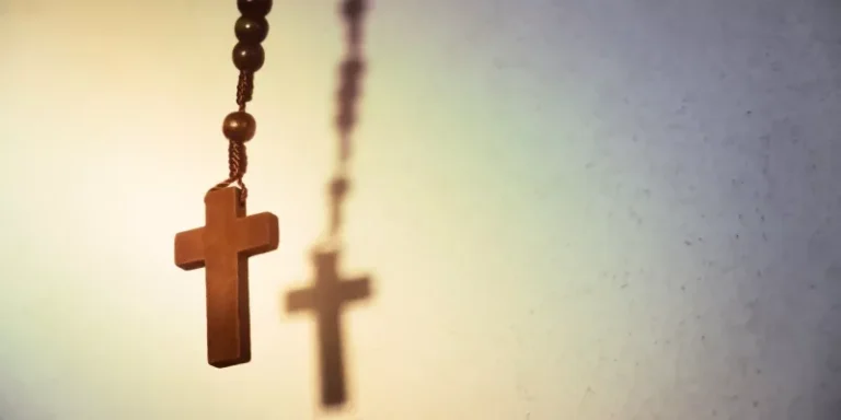 Condenan a sacerdotes