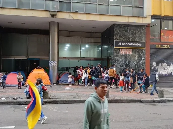 Protestas indígenas en Bogotá bloquean el MinInterior