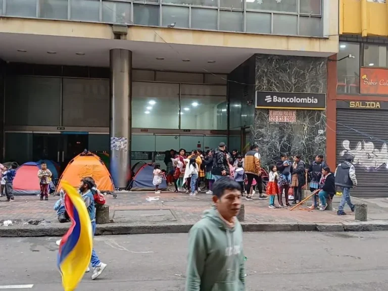 Protestas indígenas en Bogotá bloquean el MinInterior
