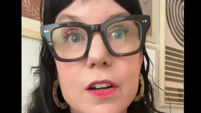 muerte de influencer con Alzheimer