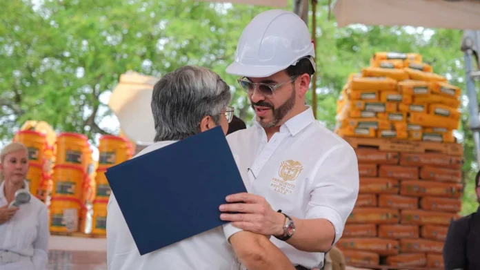 Leonor Escobar recibió una vivienda