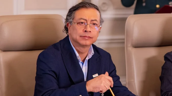 viaje de Petro a México