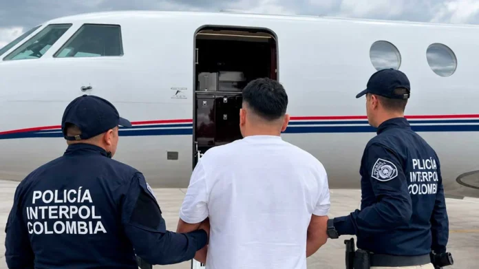 Espriella firma nueve extradiciones