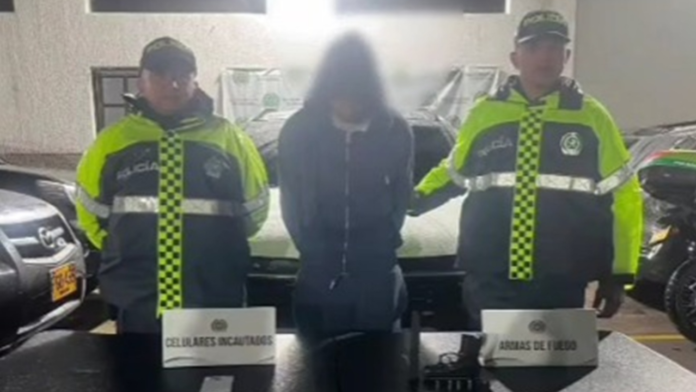 Capturan a hombre en camioneta robada en Puente Aranda