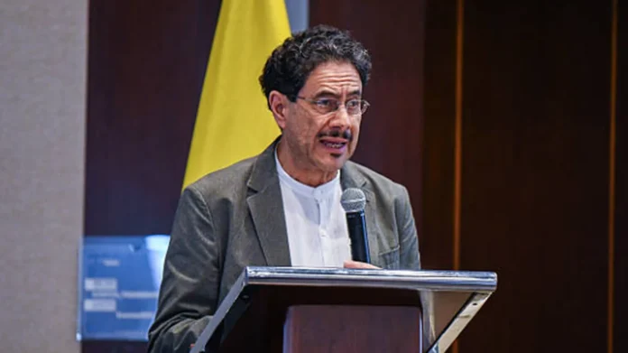 denuncias de Iván Cepeda: denuncias por tierras