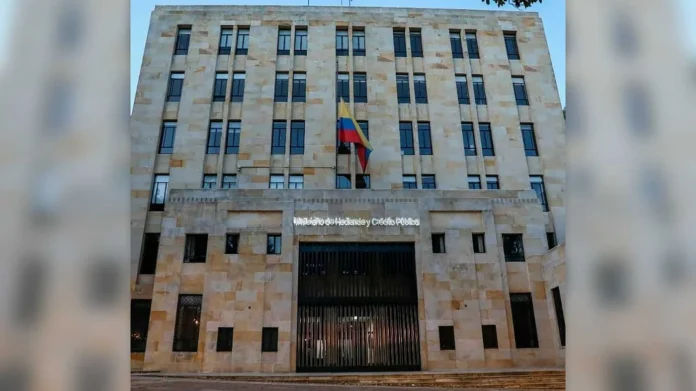 Comisión avala créditos externos